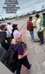 Rayssa Leal “dá rolê” em pista de skate em Florianópolis