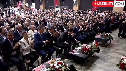 Özgür Özel: "Chp'lilerin Tamamını Memnun Edecek Adayı Belirleyeceğimiz Güne Kadar Cumhurbaşkanı Adayım Sizlersiniz"