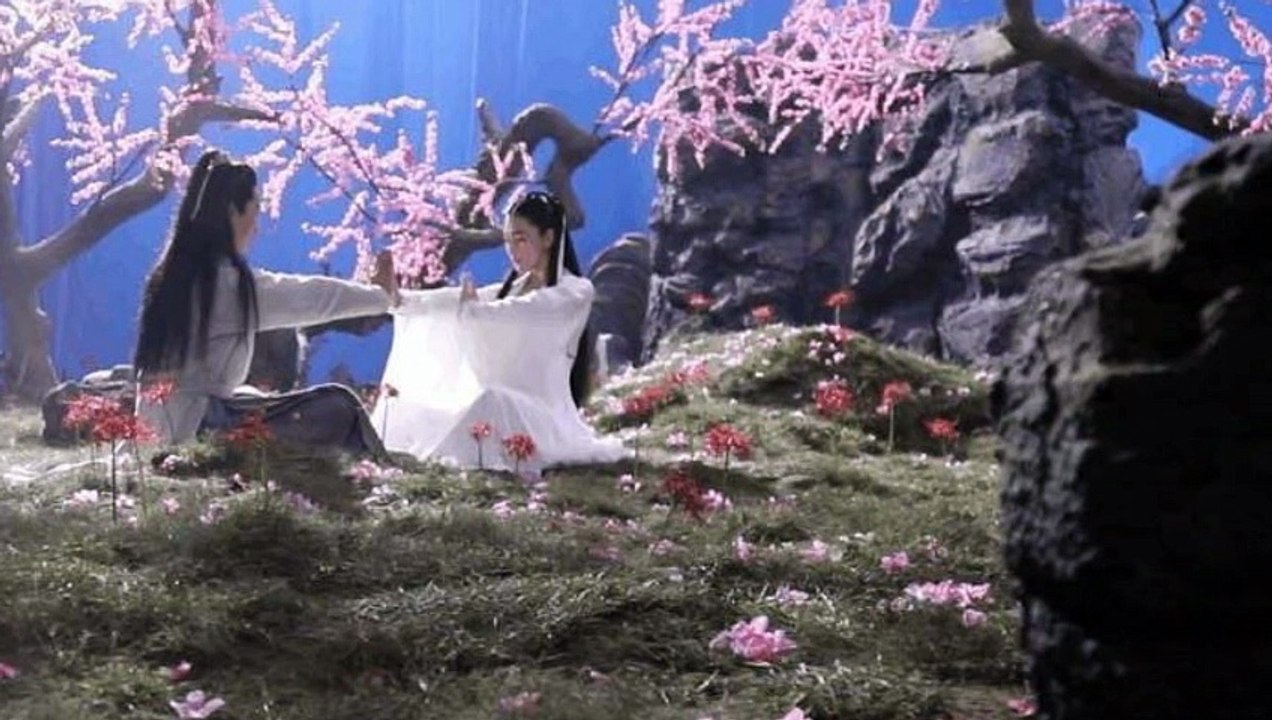 The Legend of Condor Heroes 神鵰俠侶 2024 drama trailer  Yang Guo found Xiaolongnü clinging to him as if her bones were melting  楊過發現小龍女骨骼融化一般，依偎在他身上