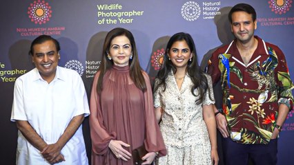 Mukesh Ambani परिवार के साथ Wildlife Photographer Of The Year की Opening पर आए नजर