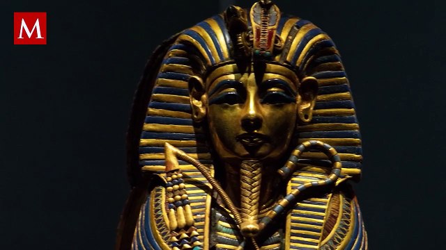 Arqueólogos abren sarcófago antiguo y hallan impresionante momia