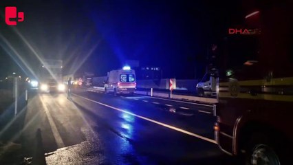 Kafa kafaya çarpışan kamyonet ile minibüs alev aldı: 11 yaralı