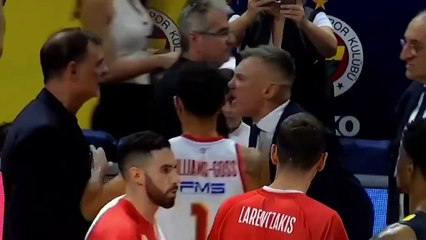 Bronca de Jasikevicius a Bartzokas