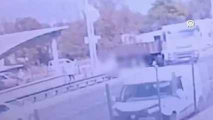 Bebek arabasıyla yürüyen kadını ezdi serbest kaldı