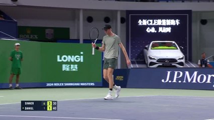 Sinner advances in Shanghai to hit 250-win milestone