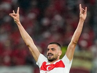 Türkischer Fußballstar Demiral erhält Statue mit Wolfsgruß nach EM 2024 Skandal ⚽