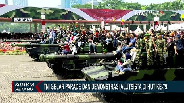 Meriahnya HUT ke 79 TNI RI, Parade Alutsista hingga Tarian Aerobatik Jupiter TNI AU di Langit Monas