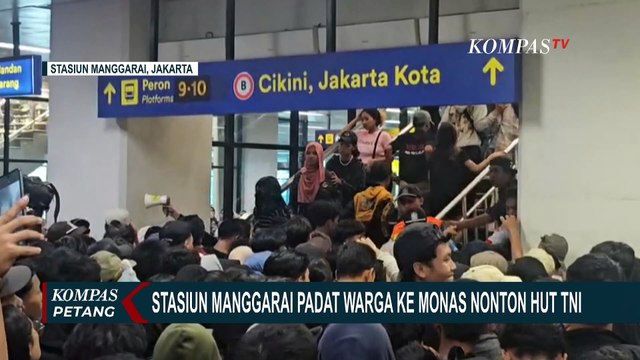 Stasiun Manggarai Penuh Warga ke Monas Saksikan HUT ke 79 TNI, Antre Masuk Peron hingga 2 Jam