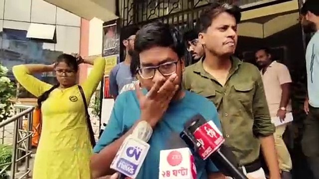 বড়সড় বিক্ষোভ আরজি কর হাসপাতালে! থ্রেট কালচারের বিরুদ্ধে বিক্ষভের আগুন জুনিয়র ডাক্তারদের