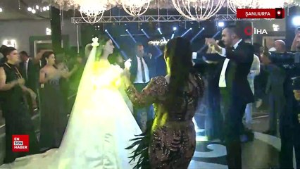 Şanlıurfa'da iki aşiretin düğününde paralar havada uçuştu
