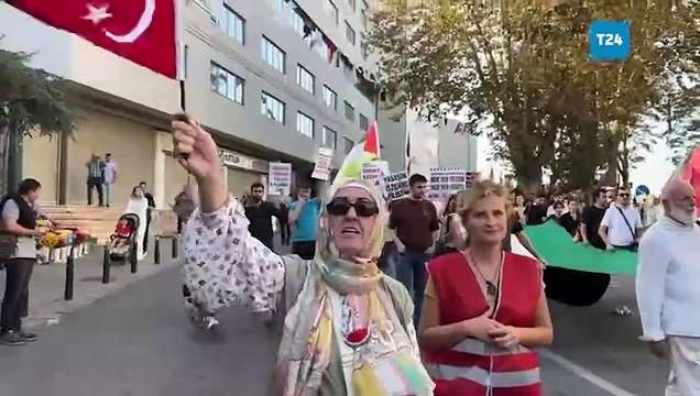 Filistin'e destek yürüyüşünde bayrak krizi: Eylemde Türk bayrağı sallayan kadın alandan uzaklaştırıldı