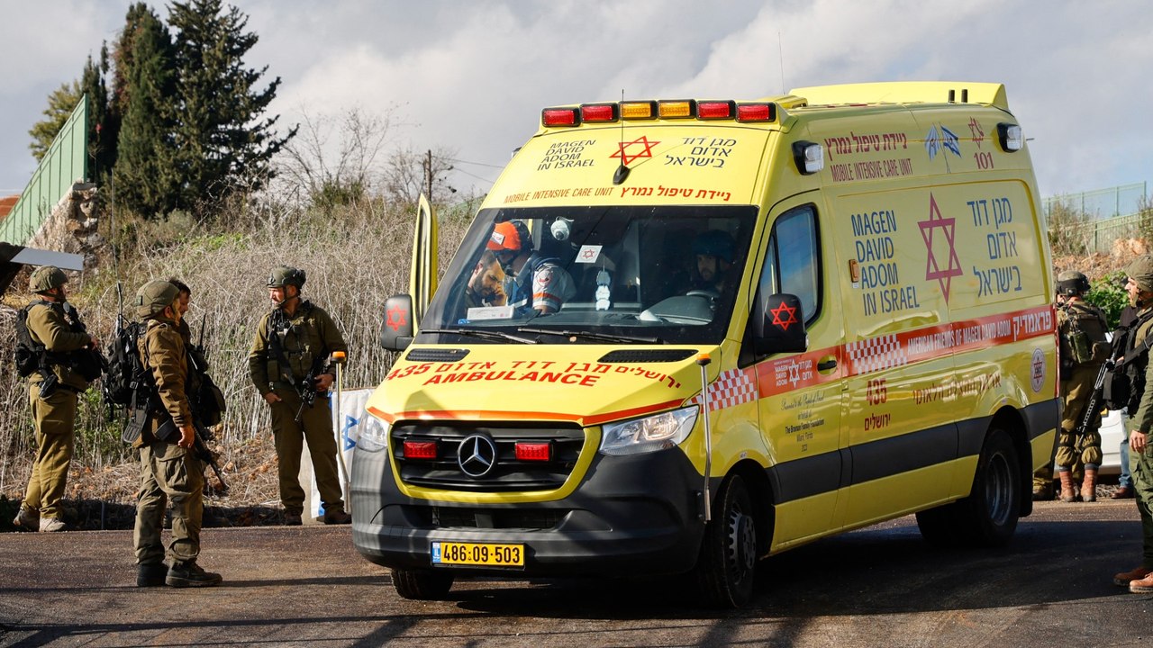 Una policía muerta y diez personas heridas tras presunto ataque terrorista a tiros y arma blanca en Israel
