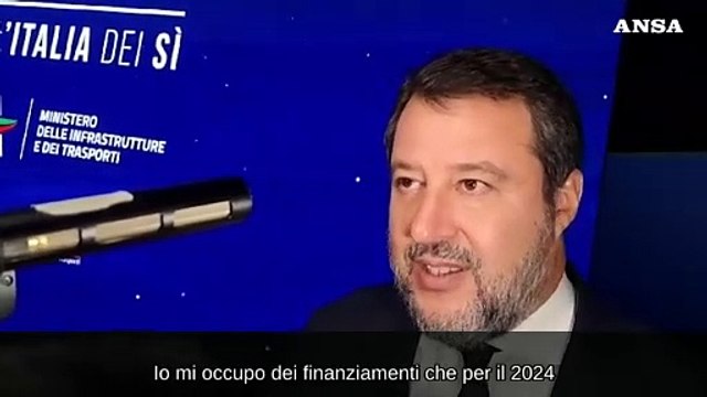 Salvini: Mi occupo di soldi per ferrovie, non pianto chiodi