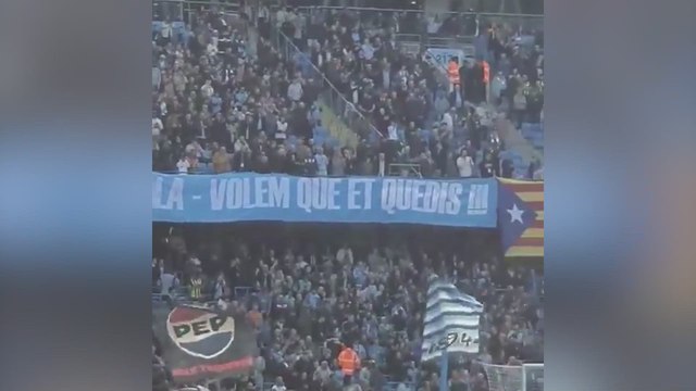 La pancarta en catalán de la afición del City a Guardiola rodeada de esteladas