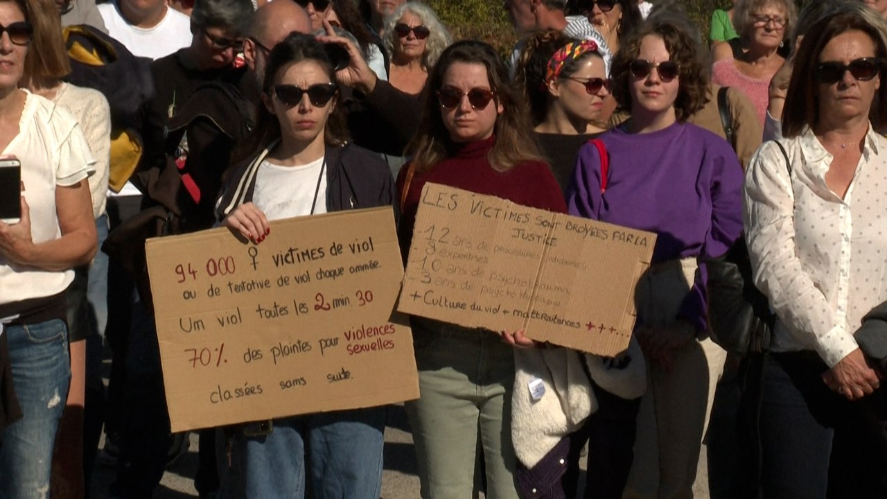 A Mazan, des roses et beaucoup d'émotion pour soutenir Gisèle Pelicot