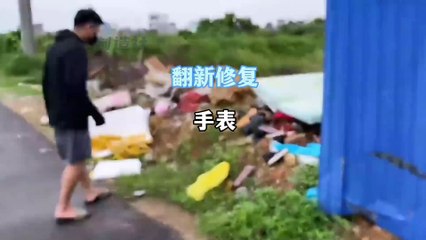 The scavenger was so lucky that he picked up a watch after a walk around