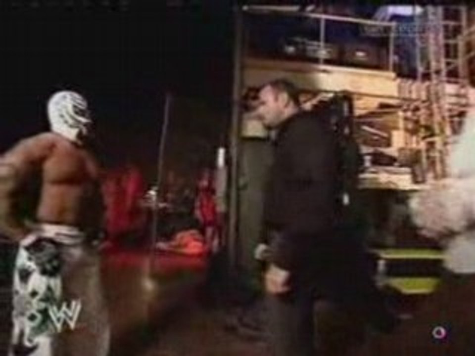 Rey Mysterio, Chavo & Vickie Backstage 19.2.06