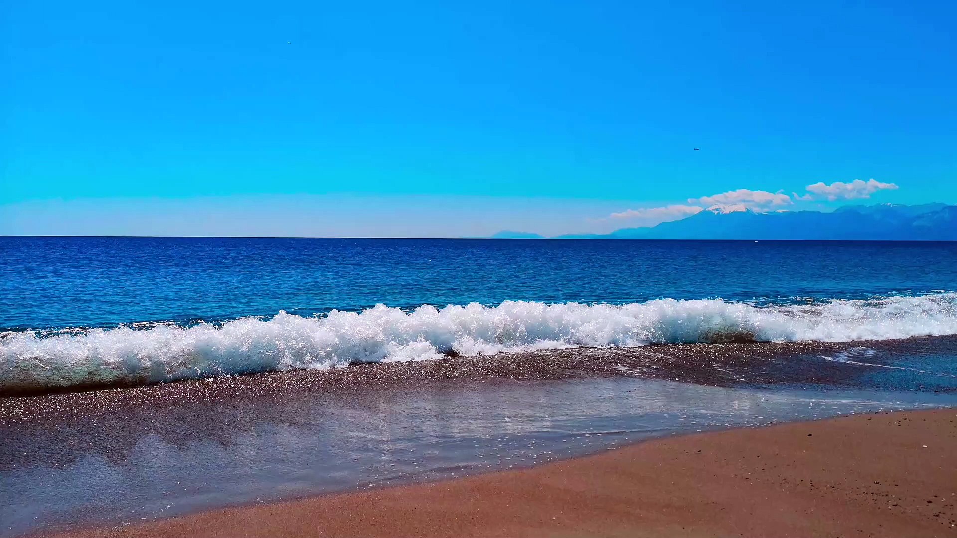 ⁣Video Of Ocean Waves Crashing.Today