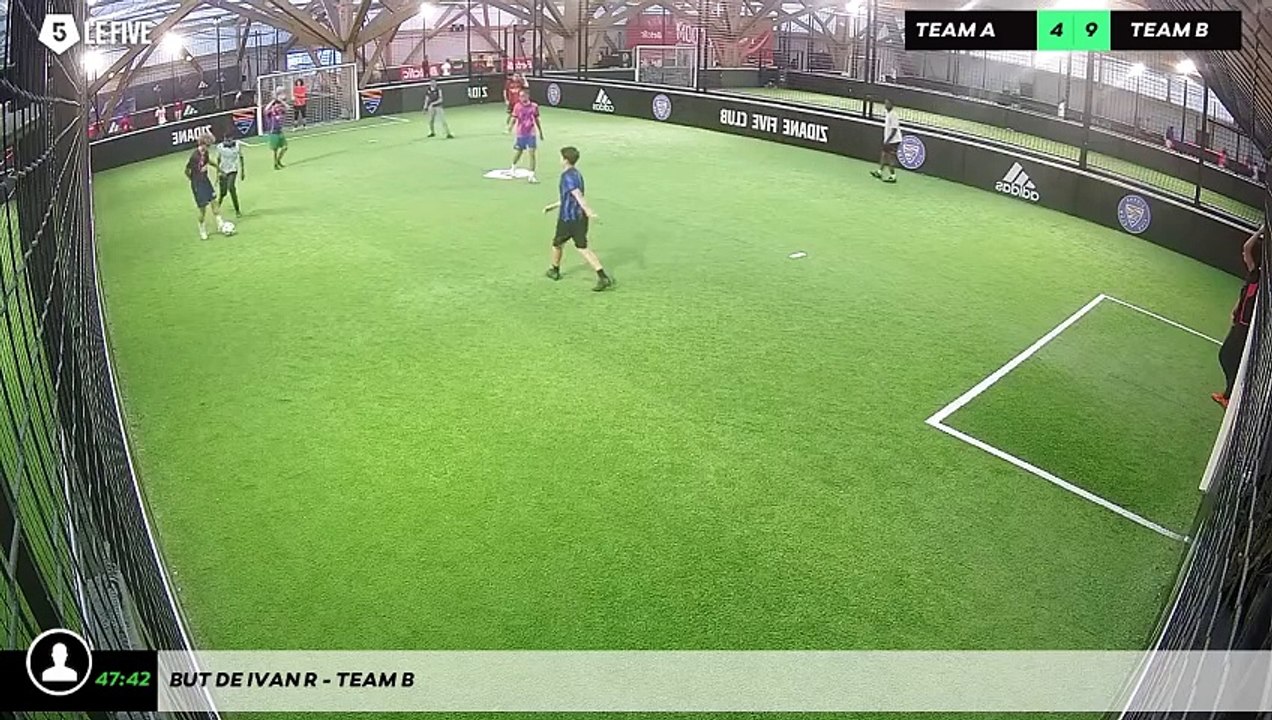 But de Ivan R - Team B