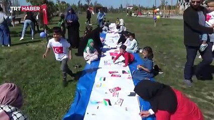 Özgür Filistin'in resmini çizdiler