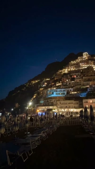 LA PLUS BELLR colline illuminée de Positano