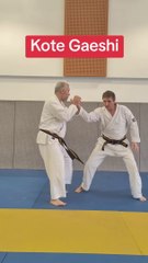 Kote Gaeshi sur Tai Sabaki rotatif extérieur