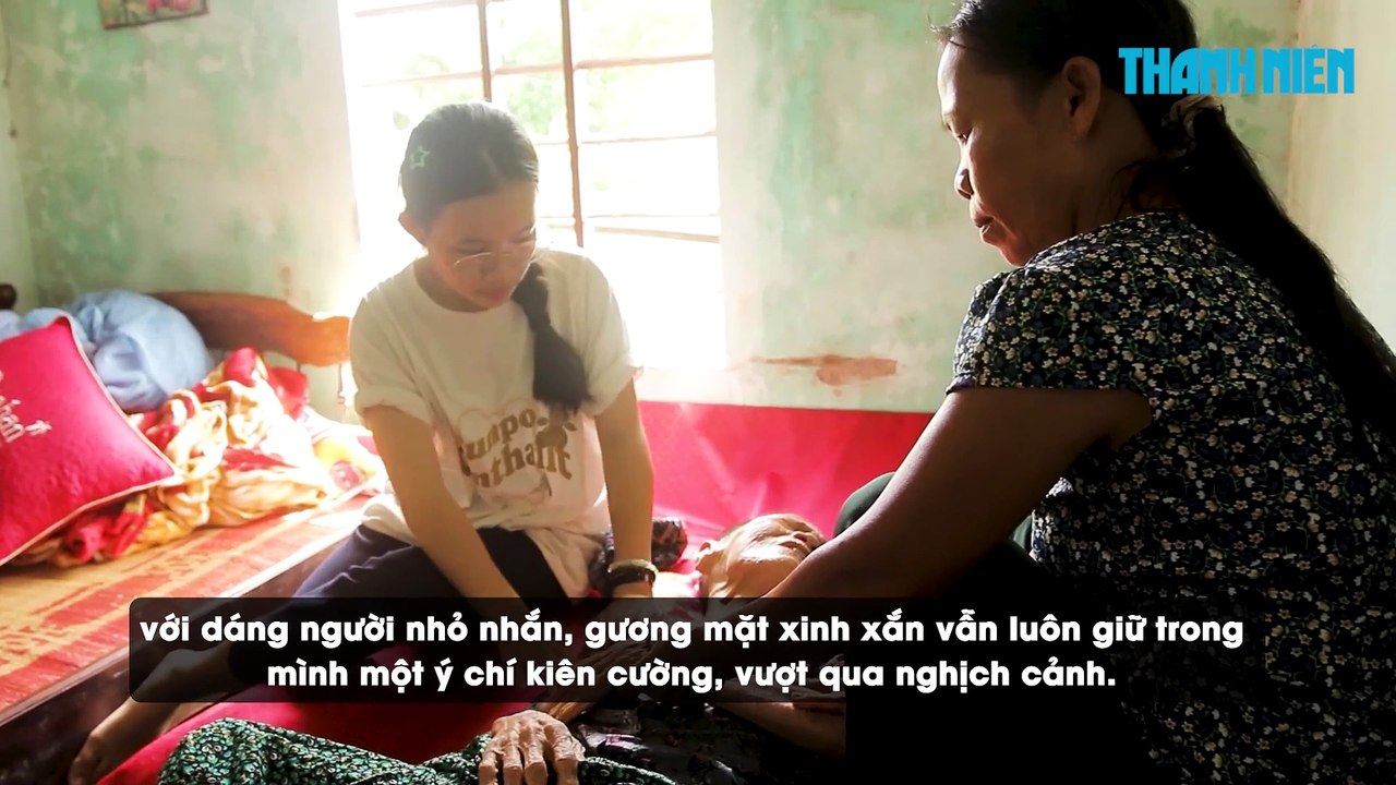 Cô học trò nghèo nhặt ve chai phụ mẹ nuôi bà và món quà ý nghĩa đầu năm học