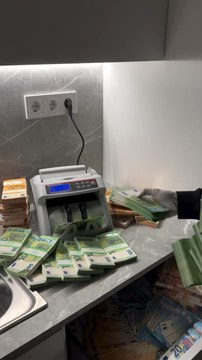 La politique et l’argent roulent avec le même carburant : l’intérêt. #argent #politique #intérêt !!!