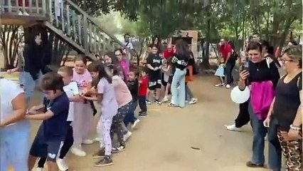 Télécharger la video: Il video Divertimento e inclusione una giornata inclusiva a Palermo per tutti i bambini senza barriere