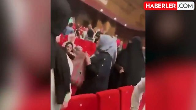 AK Partili isim konuşmacı olarak katıldığı fuarda protesto edildi