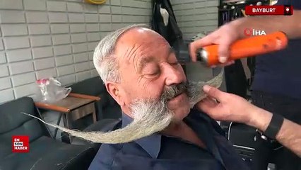 Bayburt'ta 'Pala Dayı' bıyıklarını kesmesi için teklif edilen parayı reddetti