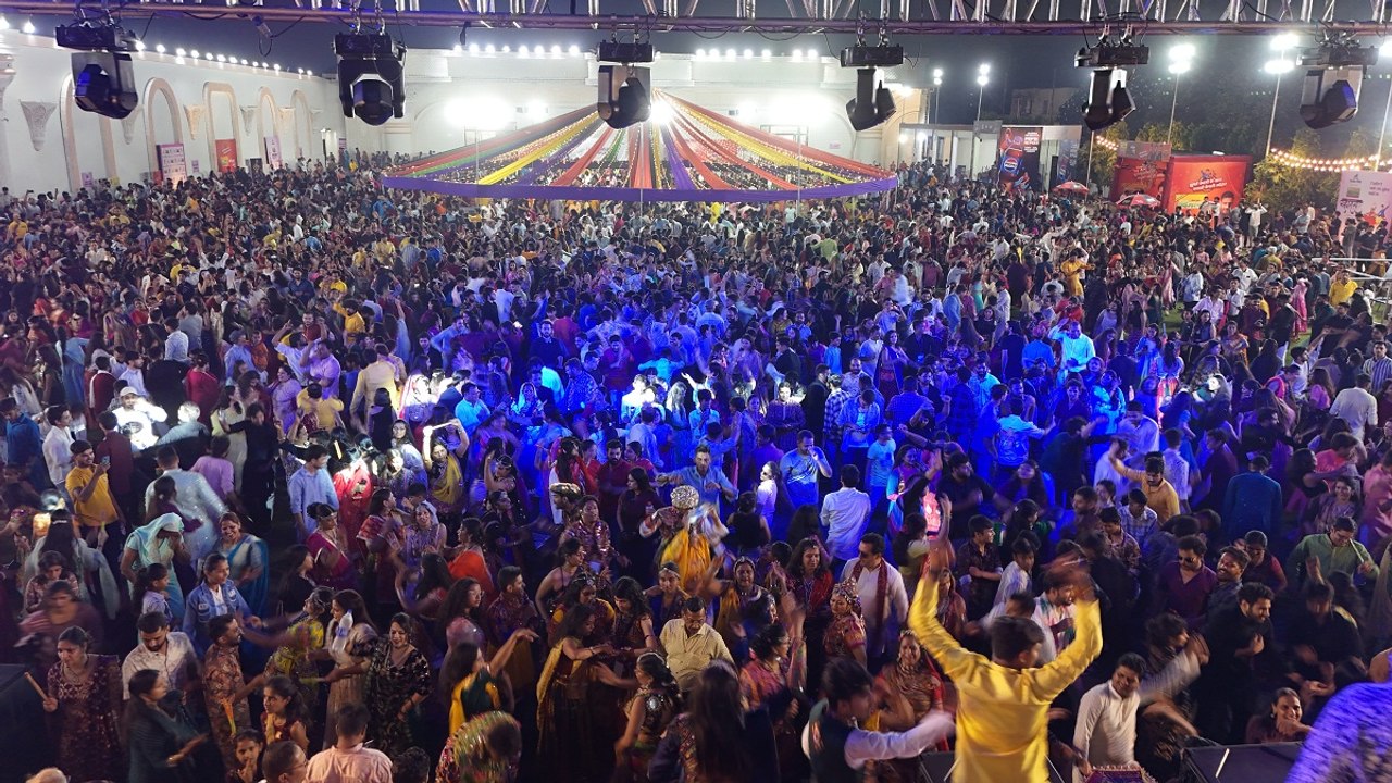 Rajasthan Patrika : डांडिया की मस्ती में डूबे Jaipurites, Video देखकर आप भी बोल उठेंगे don't miss it today