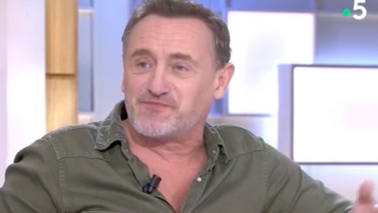 "Il paraît que t'es mort" : Jean-Paul Rouve, très ému, rend hommage à son ami Michel Blanc