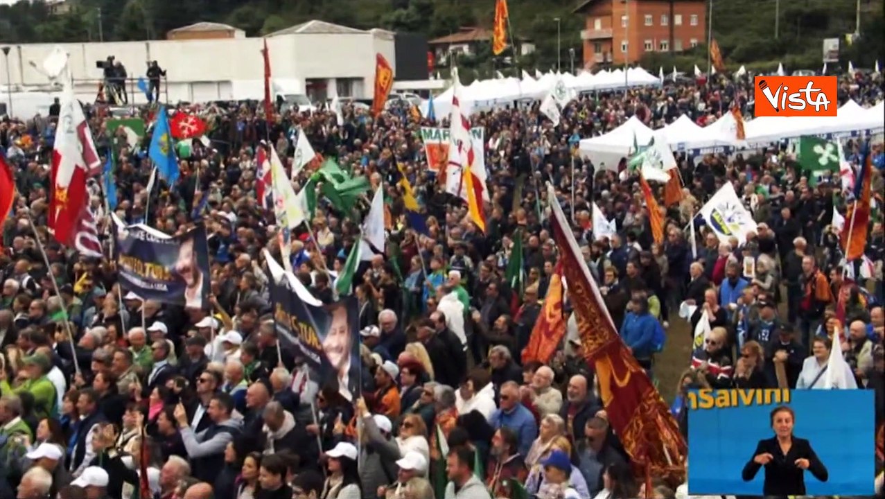 L'olandese Geert Wilders in italiano sul palco di Pontida: "Caro Matteo, mio amico, ti amo"