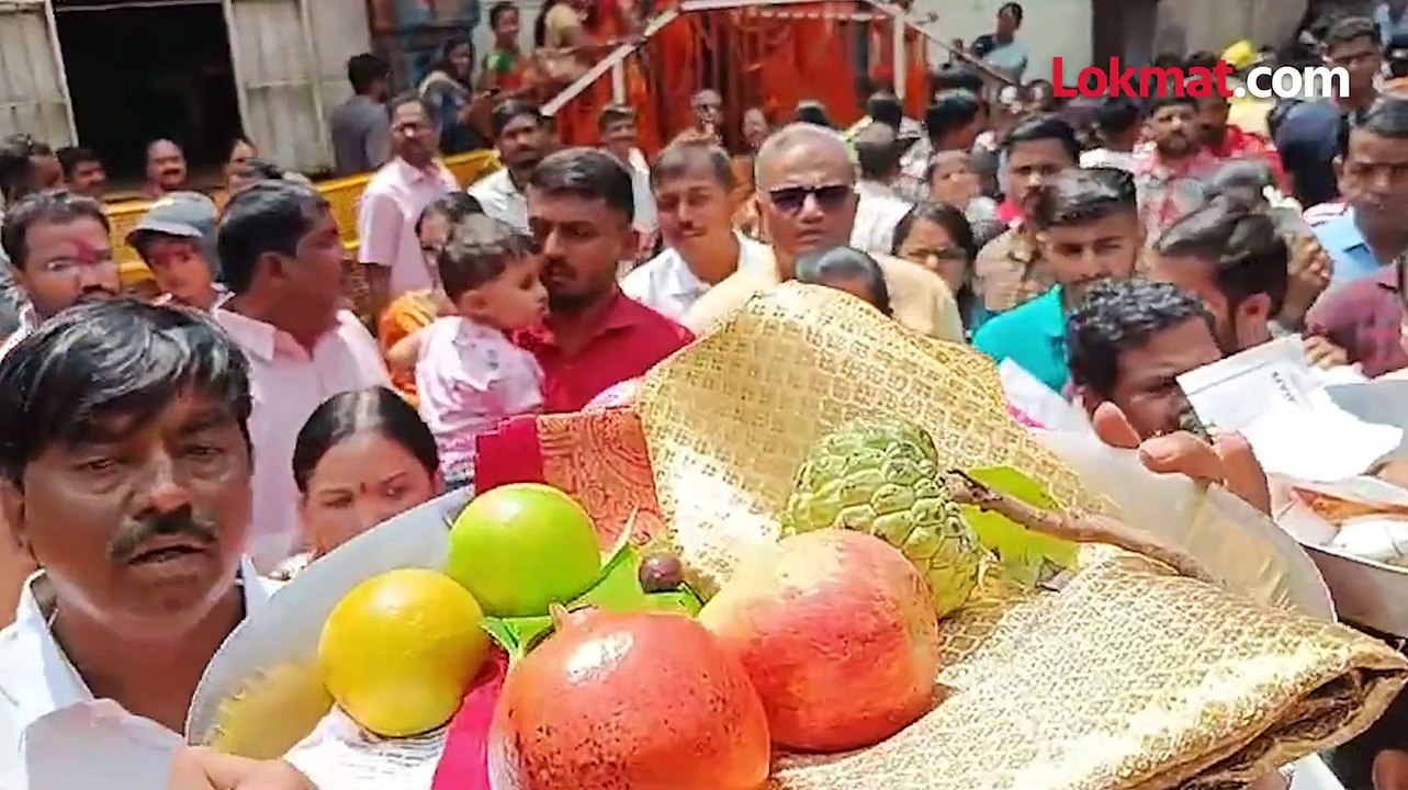 १ लाख २८ हजारांचा शालू अंबाबाई चरणी अर्पण-_1