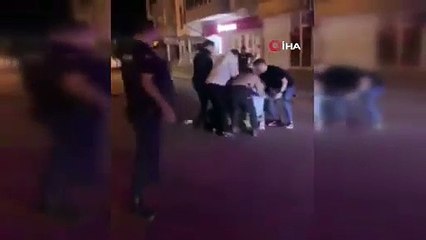 Sakarya'da polise tekme yumruk ve bıçaklı saldırı: 3 gözaltı