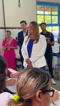 Sheila Lemos vota e se diz confiante na vitória em Conquista