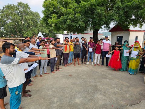 नुक्कड़ नाटक के माध्यम से लोगों को किया गया जागरुक