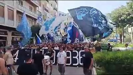 Tifosi del Pescara in corteo contro il presidente