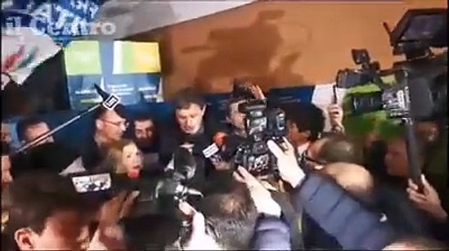 Il primo discorso, le bolle di sapone e i cori Campo largo non esiste : la lunga notte di Marsilio dopo la vittoria. Tanti i volti noti