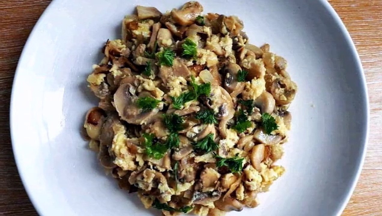 Eggs with Potato and Mushrooms