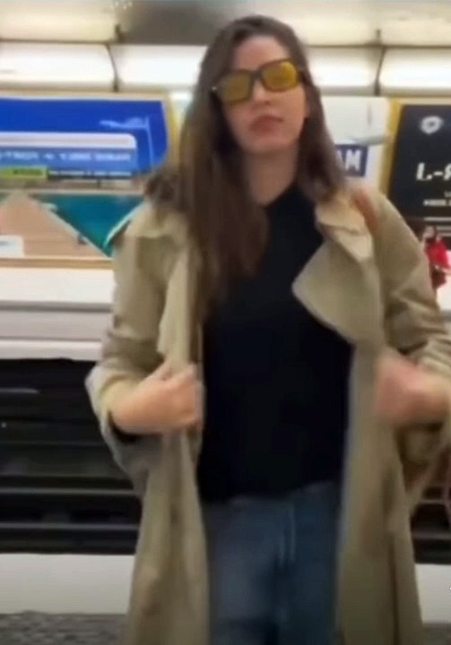 The phone watched her abandon it