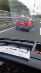 Comment cette voiture peut-elle encore rouler sur l'autoroute