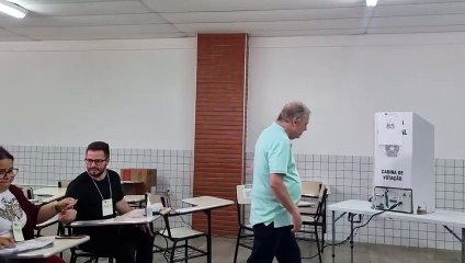 Tasso vota ao lado de Sarto e Roberto Cláudio, em Fortaleza