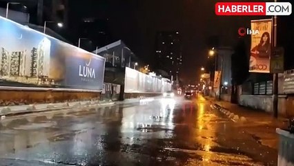 İstanbul Anadolu Yakası'nda Sağanak Yağış Etkili Oluyor