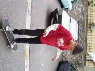 Junior fait du skate
