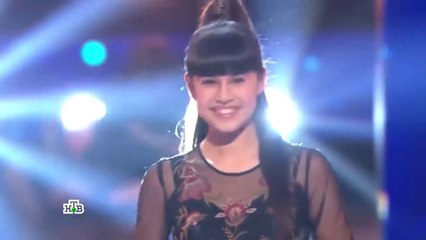 Girl singing joker song in big audition stage