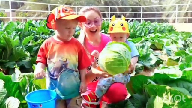 Oliver and mom learn to harvest berries