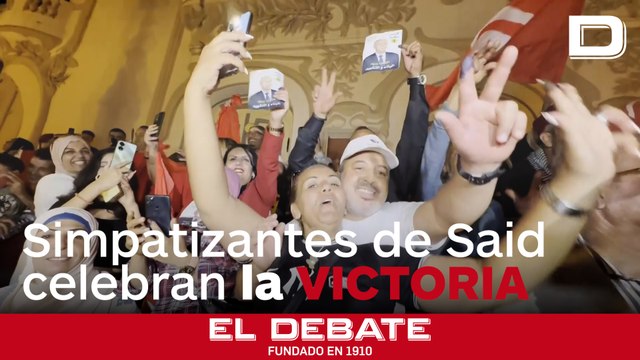 Simpatizantes del presidente Said celebran la victoria que los sondeos le dan en las elecciones