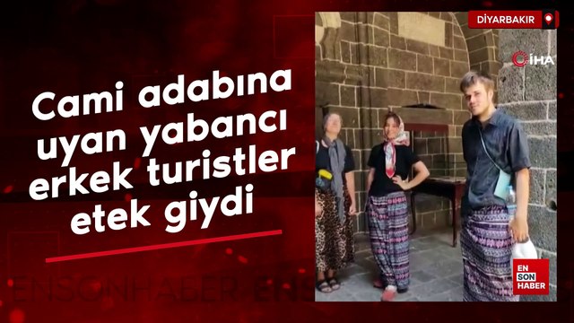 Diyarbakır'da cami adabına uyan yabancı erkek turistler etek giydi